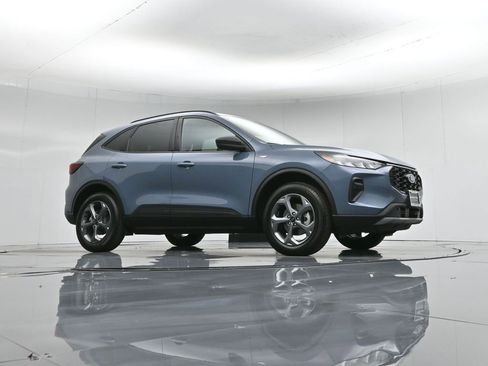 Used 2025 Ford Escape ST-Line image 4