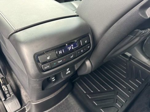 Used 2022 Hyundai Palisade SEL w/ Premium Package image 16