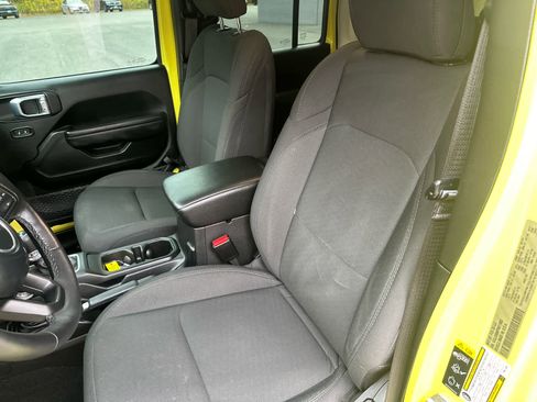 Used 2023 Jeep Wrangler Unlimited w/ Cold Weather Group image 23