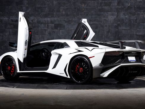 Used 2016 Lamborghini Aventador LP 750-4 Superveloce image 3