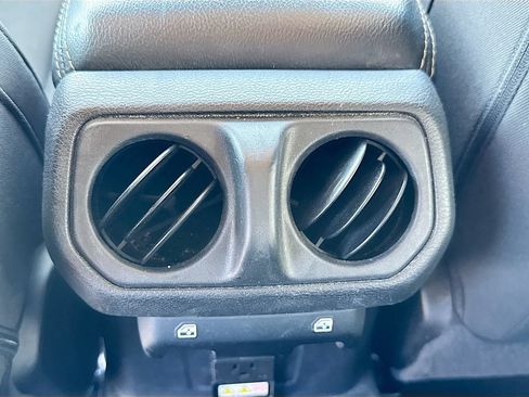 Used 2022 Jeep Wrangler Unlimited Sahara w/ Cold Weather Group AWD/4WD image 29