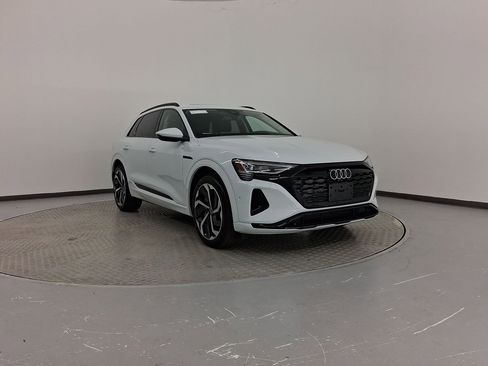 Used 2024 Audi Q8 e-tron Premium Plus w/ Premium Plus Package image 7