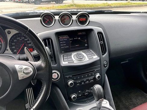 Used 2010 Nissan 370Z Touring image 9