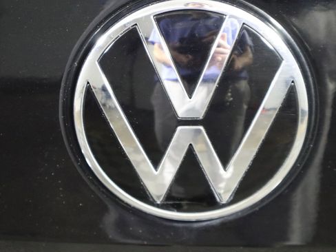 Used 2024 Volkswagen Taos SE image 12