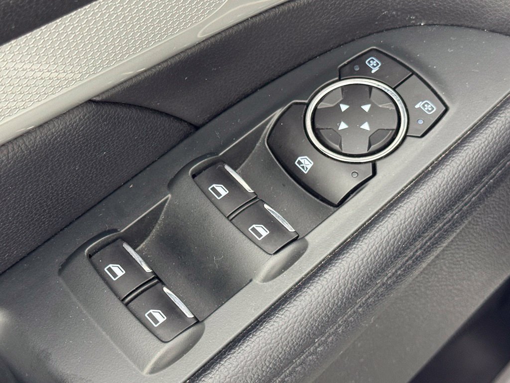 Used 2017 Ford Explorer XLT w/ Equipment Group 202A AWD/4WD image 14