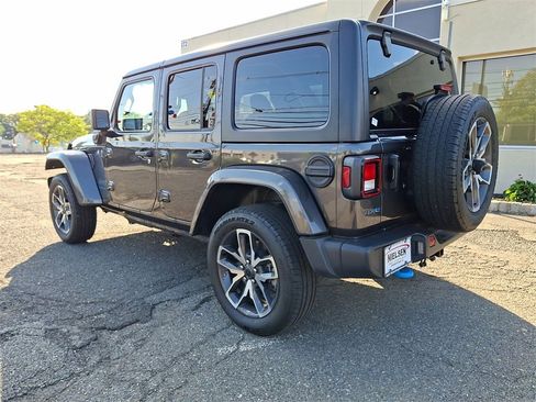 Used 2024 Jeep Wrangler Unlimited w/ Convenience Group image 22
