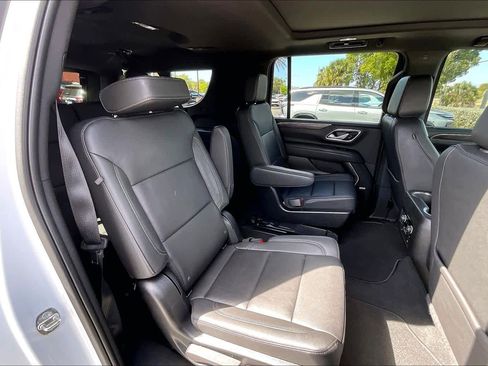 Used 2022 Chevrolet Suburban LT w/ Luxury Package image 26