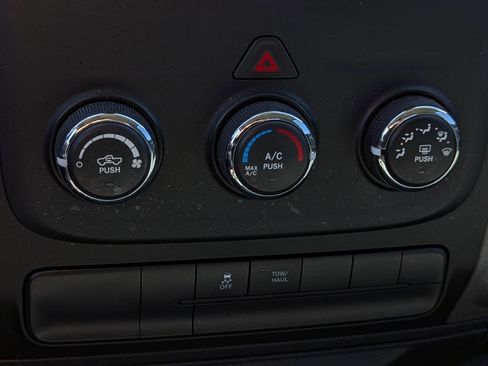 Used 2014 RAM 1500 Express RWD image 18
