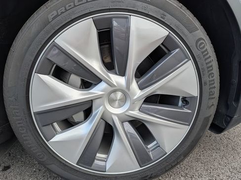 Used 2023 Tesla Model Y Long Range AWD/4WD image 9