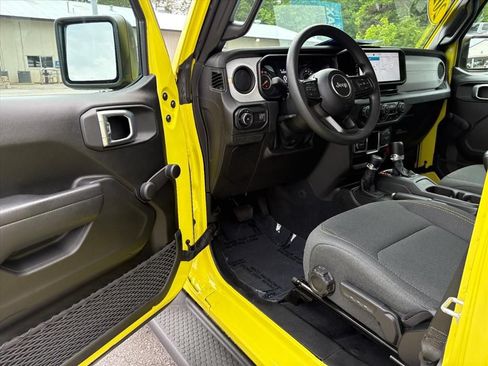 Used 2024 Jeep Wrangler Unlimited Sport AWD/4WD image 15