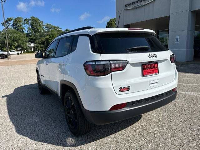 Certified 2025 Jeep Compass Latitude w/ Altitude Special Edition AWD/4WD image 7