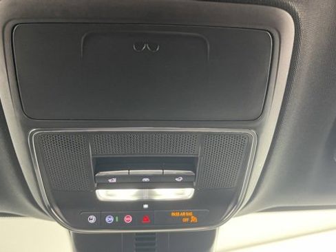 Used 2025 Chevrolet Traverse RS image 43