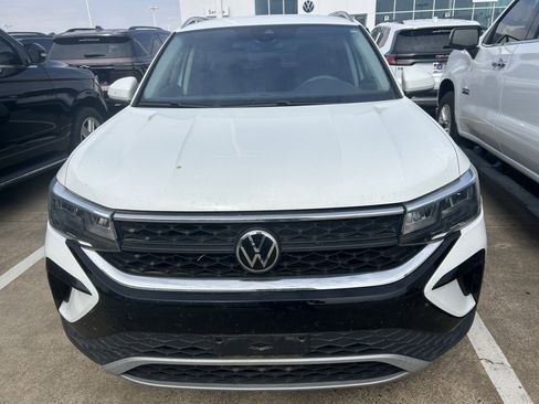 Used 2023 Volkswagen Taos SE image 14