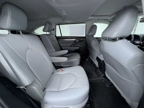 Used 2023 Toyota Highlander Limited AWD/4WD image 17