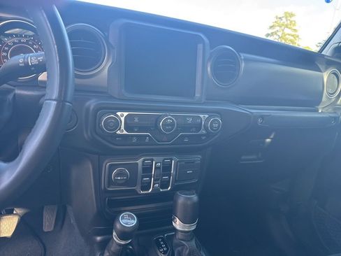 Used 2023 Jeep Gladiator Sport image 2