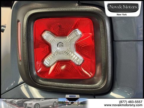 Used 2023 Jeep Renegade Latitude AWD/4WD image 11
