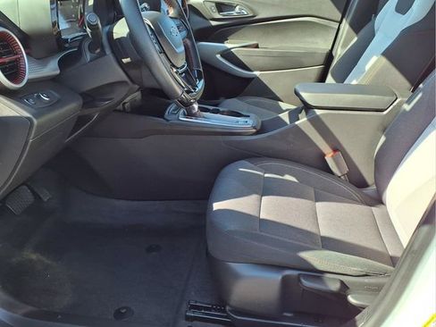 Used 2025 Chevrolet Trax RS w/ Driver Confidence Package image 14