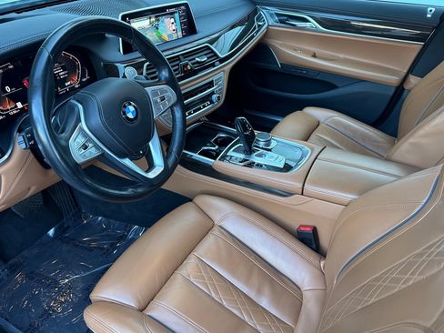 Used 2020 BMW 740i w/ Premium Package image 10