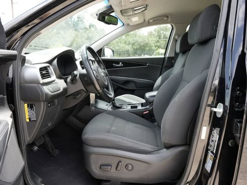 Used 2017 Kia Sorento FWD w/ LX Convenience Package image 12