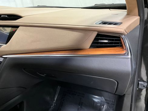 Used 2017 Cadillac XT5 Platinum w/ Driver Assist Package image 15