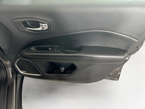 Used 2021 Jeep Compass Latitude w/ Sun and Sound Group AWD/4WD image 31
