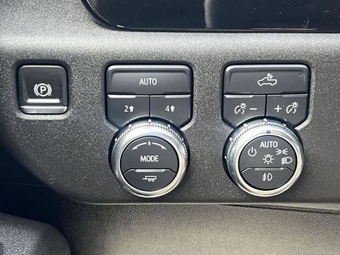 Used 2025 GMC Sierra 1500 Elevation image 25