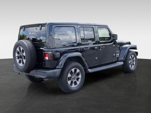 Used 2018 Jeep Wrangler Unlimited Sahara AWD/4WD image 9