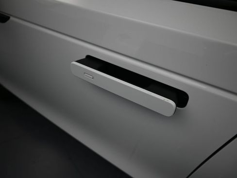 Used 2025 Land Rover Range Rover Velar Dynamic SE image 32