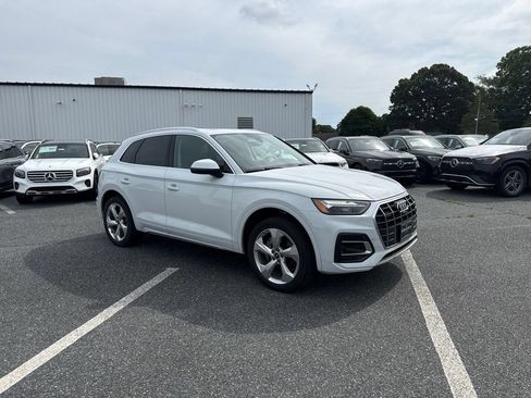 Used 2021 Audi Q5 2.0T Premium Plus w/ Premium Plus Package AWD/4WD image 3