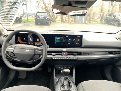 Used 2025 Kia K4 LXS image 33