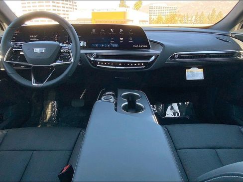 New 2025 Cadillac Lyriq Luxury AWD/4WD image 7