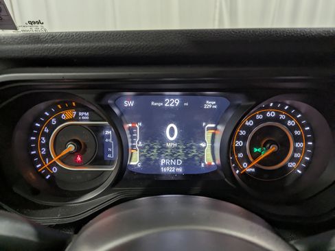 Used 2024 Jeep Wrangler Unlimited Sport image 17