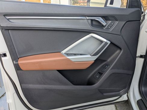 Used 2022 Audi Q3 2.0T Premium w/ Convenience Package image 16