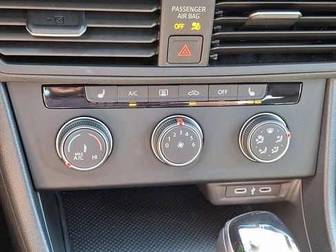 Certified 2024 Volkswagen Jetta Sport image 21