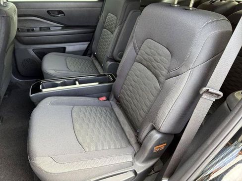 Certified 2025 Nissan Pathfinder SV w/ SV Premium Package AWD/4WD image 20