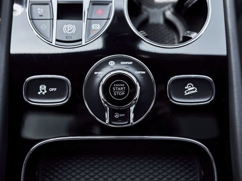 Used 2024 Bentley Bentayga AWD/4WD image 64