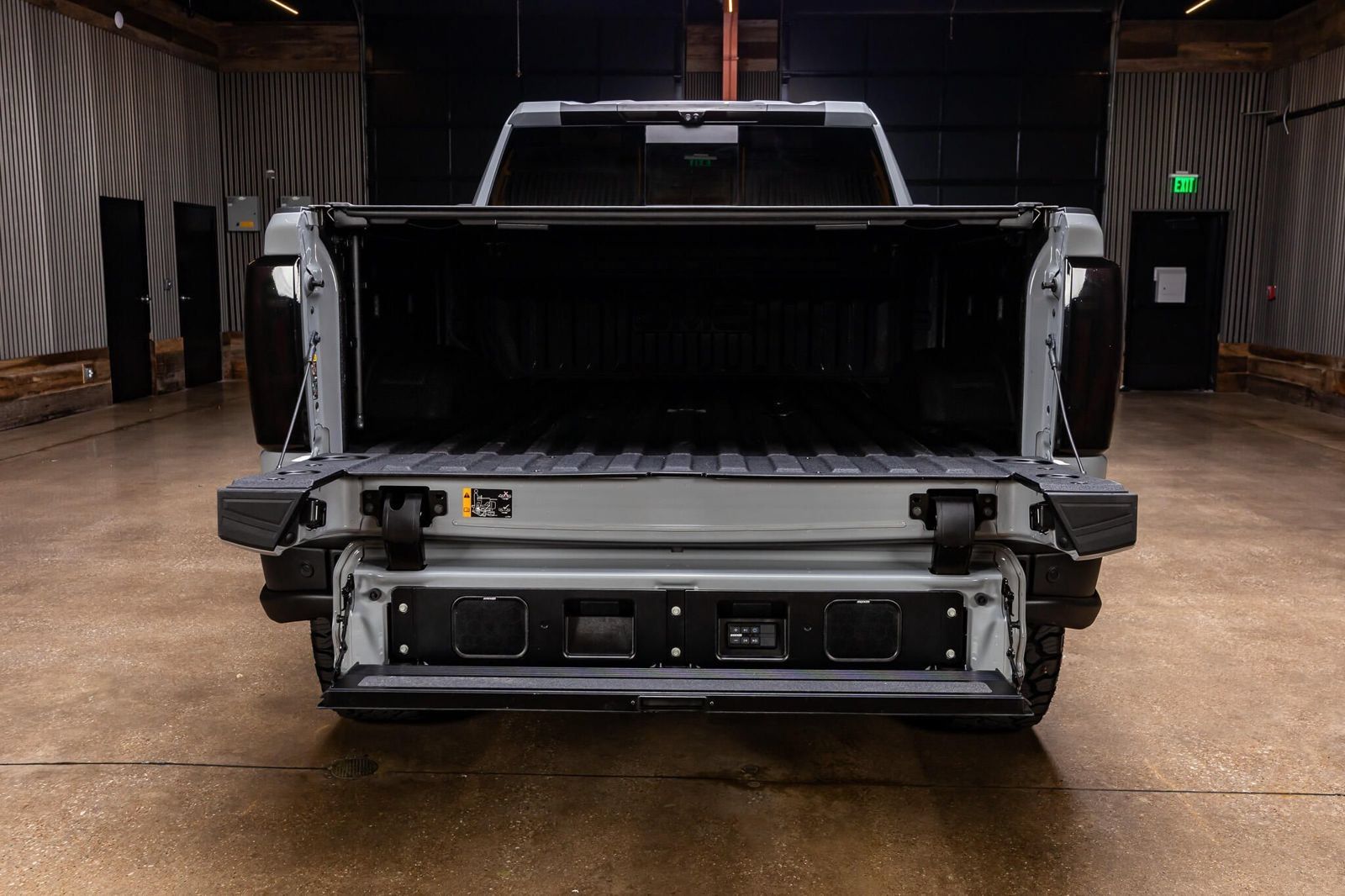 Used 2025 GMC Sierra 2500 AT4X w/ AT4X AEV Edition AWD/4WD image 9