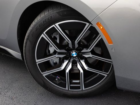 Used 2024 BMW 760i xDrive w/ Premium Package 2 image 8