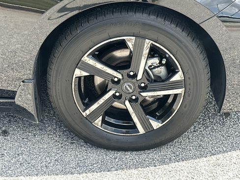 Used 2024 Nissan Sentra SV FWD image 12