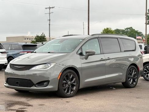 Used 2020 Chrysler Pacifica Limited FWD image 48