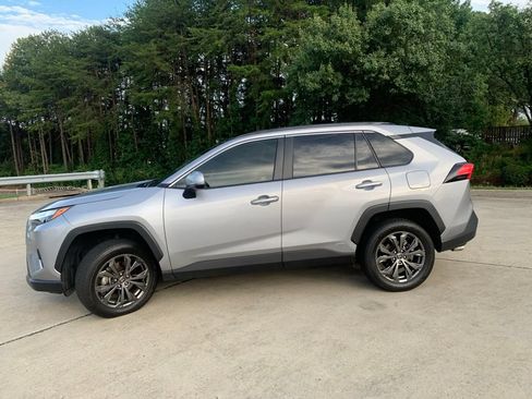 Used 2022 Toyota RAV4 Limited AWD/4WD image 18