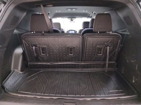 Used 2023 Chevrolet Traverse LT image 28
