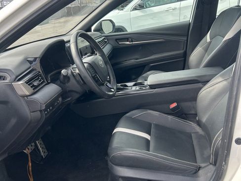 Used 2025 Toyota Camry SE FWD image 9