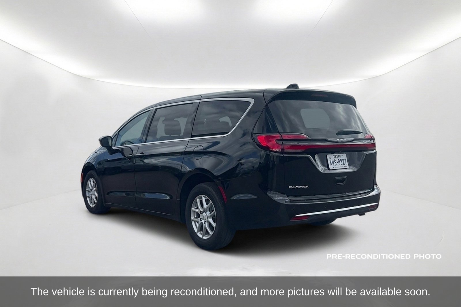 Used 2026 Chrysler Pacifica Select FWD image 8