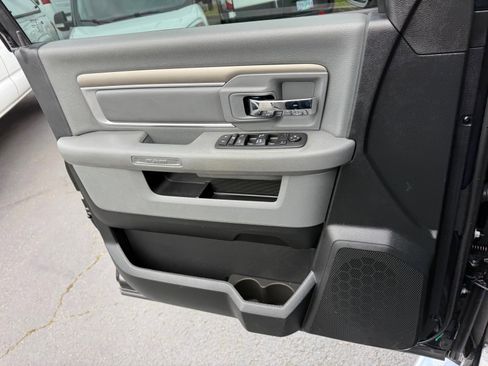 Used 2017 RAM 1500 Classic SLT RWD image 28