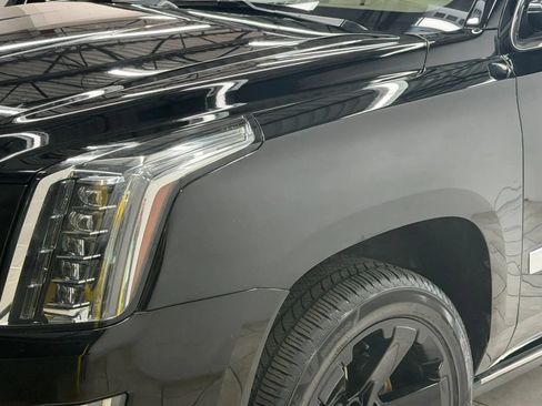 Used 2019 Cadillac Escalade Platinum AWD/4WD image 4