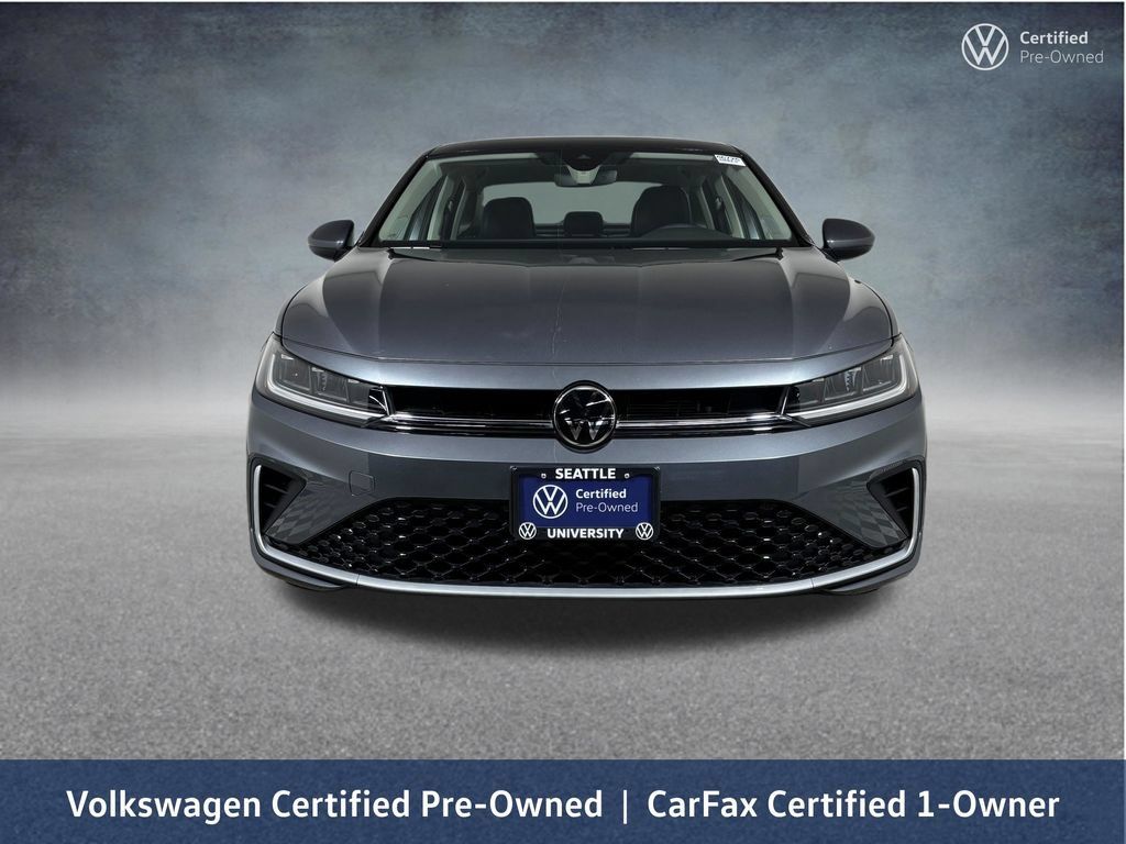 Used 2025 Volkswagen Jetta SE w/ Sunroof Package FWD image 3