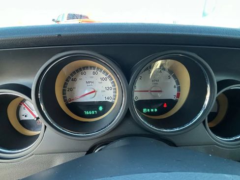 Used 2010 Dodge Challenger SE image 14