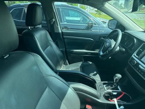 Used 2019 Toyota Highlander Limited Platinum AWD/4WD image 11