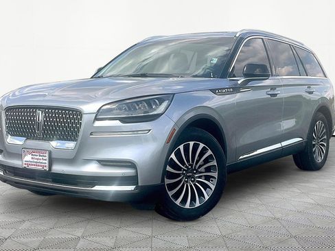 Used 2024 Lincoln Aviator Reserve AWD/4WD image 2